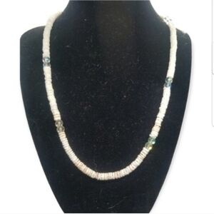 VINTAGE HEISHI WHITE SHELL & IRRIDESCENT GLASS BEADS BOHO NECKLACE